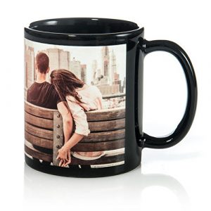 Taza de cerámica negra